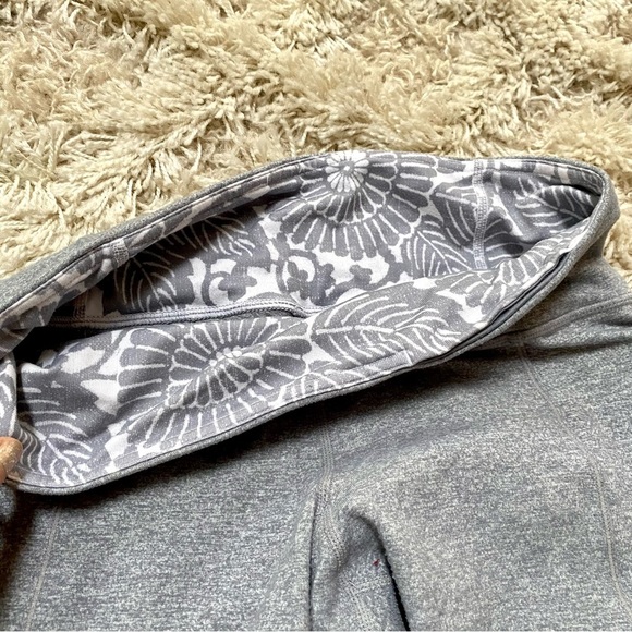 Lululemon Hold Me Close Crop Heathered Fossil with Silicone Grips 8 - Picture 7 of 8